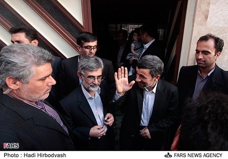 استقبال اهالی نارمک از محمود احمدی‌نژاد