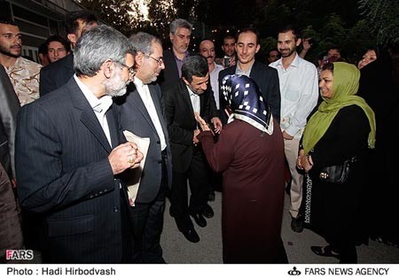 استقبال اهالی نارمک از محمود احمدی‌نژاد