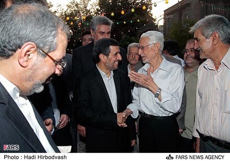 استقبال اهالی نارمک از محمود احمدی‌نژاد