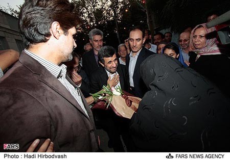 استقبال اهالی نارمک از محمود احمدی‌نژاد