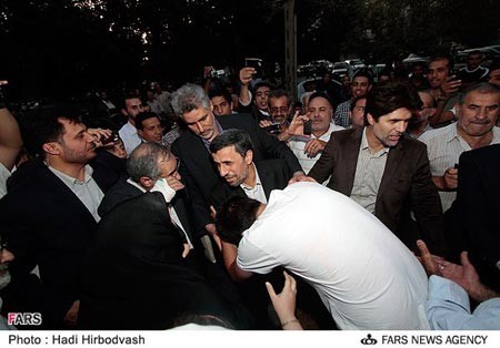 استقبال اهالی نارمک از محمود احمدی‌نژاد