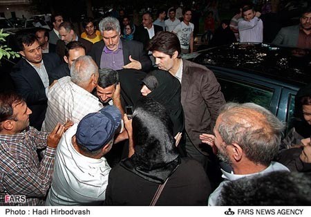 استقبال اهالی نارمک از محمود احمدی‌نژاد
