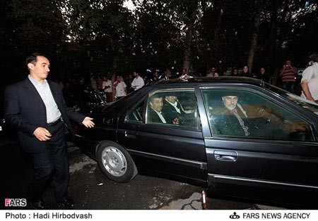 استقبال اهالی نارمک از محمود احمدی‌نژاد