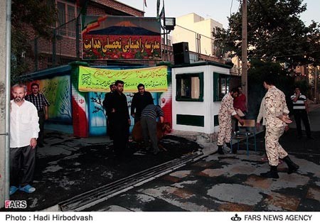 استقبال اهالی نارمک از محمود احمدی‌نژاد