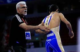 سرمربی تیم کشتی جوانان,تیم ملی کشتی فرنگی جوانان ایران,حمله سرمربی تیم کشتی جوانان به چمن‌گلی