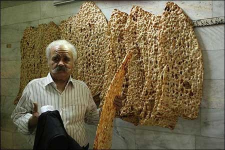 اکبر عبدی مشغول طباخی