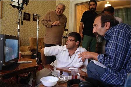 اکبر عبدی مشغول طباخی