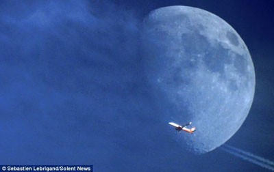 پرواز هواپیما بر فراز ماه , علم نجوم 