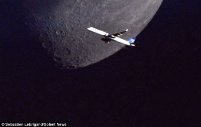 پرواز هواپیما بر فراز ماه , علم نجوم 