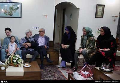 خاتمی در منزل زندانیان آزاد شده ,محمد خاتمی