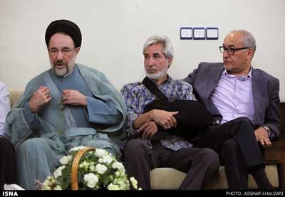 خاتمی در منزل زندانیان آزاد شده ,محمد خاتمی