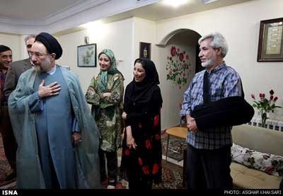 خاتمی در منزل زندانیان آزاد شده ,محمد خاتمی
