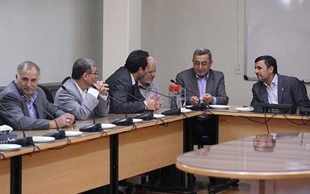 بازگشت احمدی‌نژاد به دانشگاه