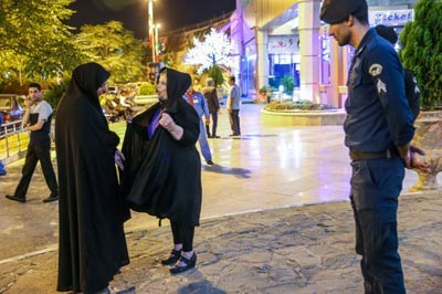 گشت ارشاد,برج میلاد,برخورد گشت ارشاد با زنان بی حجاب