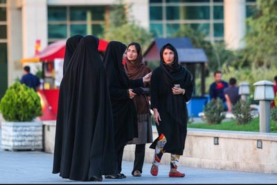 گشت ارشاد,برج میلاد,برخورد گشت ارشاد با زنان بی حجاب