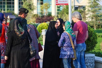 گشت ارشاد,برج میلاد,برخورد گشت ارشاد با زنان بی حجاب