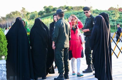 گشت ارشاد,برج میلاد,برخورد گشت ارشاد با زنان بی حجاب