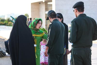 گشت ارشاد,برج میلاد,برخورد گشت ارشاد با زنان بی حجاب