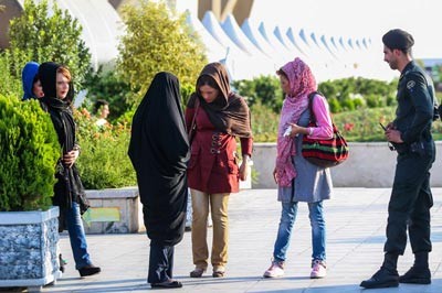 گشت ارشاد,برج میلاد,برخورد گشت ارشاد با زنان بی حجاب