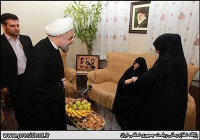 دیدار روحانی با جانباز قطع‌نخاعی ,دیدار روحانی با خانواده شهدا