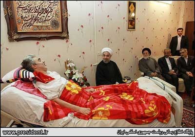 دیدار روحانی با جانباز قطع‌نخاعی ,دیدار روحانی با خانواده شهدا
