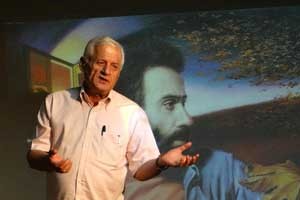 اشک مجری تلویزیون درآمد,اخبار