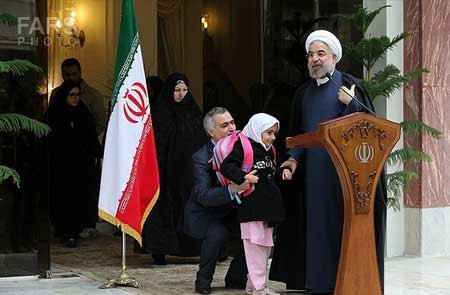 دیدار روحانی با خانواده شهدا هسته‌ای