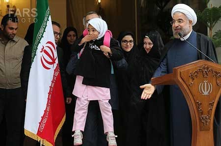 دیدار روحانی با خانواده شهدا هسته‌ای