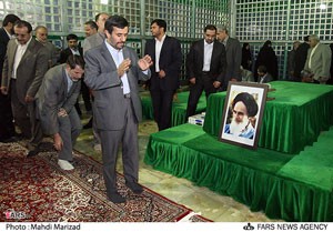 اخبار,اخبار سیاسی,احمدی‌نژاد در مرقد مطهر امام خمینی