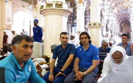 اخبار,اخبار ورزشی,نماز خواندن مهدی رحمتی در مسجدالنبی