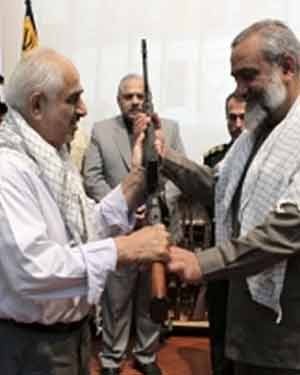 اخبار,اخبارسیاسی,تحویل یکصد قبضه سلاح به سردار نقدی برای تسلیح مردم کرانه باختری