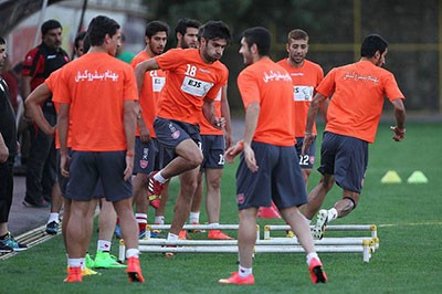 اخبار,اخبارورزشی, جشن تولد در تمرین پرسپولیس