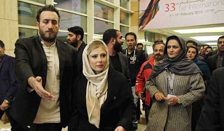 نیوشا ضیغمی و ماهی پرنده اش