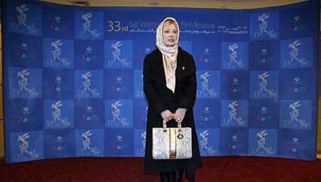 نیوشا ضیغمی و ماهی پرنده اش
