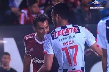 اخبار,اخبار ورزشی,اخبارگازگرفتن حریف درلیگ مکزیک