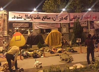 اخبار,اخبارسیاسی,تحصن دلواپسان  در مقابل مجلس
