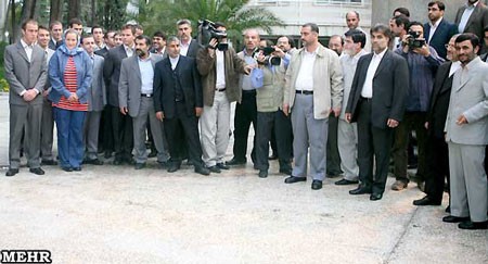 اخبار,اخبارسیاسی,بدرقه متفاوت ملوانان انگلیسی و آمریکایی