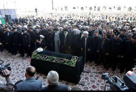  اخبارسیاسی ,خبرهای  سیاسی , اقامه نماز بر پیکر واعظ طبسی با حضور رهبری  