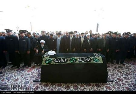  اخبارسیاسی ,خبرهای  سیاسی , اقامه نماز بر پیکر واعظ طبسی با حضور رهبری  