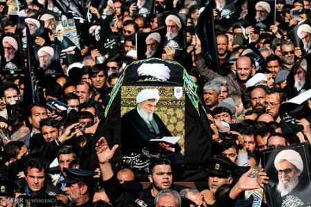  اخبارسیاسی ,خبرهای  سیاسی , اقامه نماز بر پیکر واعظ طبسی با حضور رهبری  
