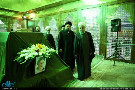 تجدید میثاق رئیس جمهور و اعضای هیئت دولت با آرمان های حضرت امام(س) تجدید میثاق رئیس جمهور و اعضای هیئت دولت با آرمان های حضرت امام(س)