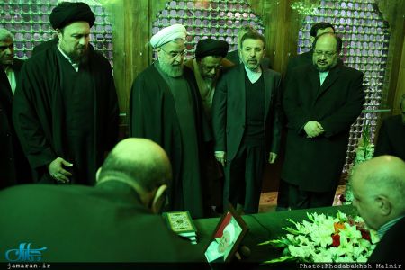تجدید میثاق رئیس جمهور و اعضای هیئت دولت با آرمان های حضرت امام(س) تجدید میثاق رئیس جمهور و اعضای هیئت دولت با آرمان های حضرت امام(س)