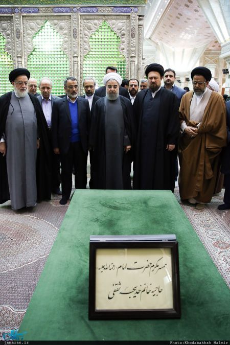 تجدید میثاق رئیس جمهور و اعضای هیئت دولت با آرمان های حضرت امام(س) تجدید میثاق رئیس جمهور و اعضای هیئت دولت با آرمان های حضرت امام(س)