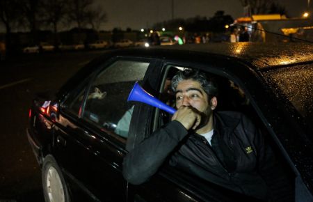 هواداران سرخابی در شب سرد آزادی هواداران سرخابی در شب سرد آزادی