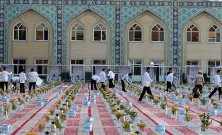   بزرگترین سفره افطاری جهان اسلام در مشهد