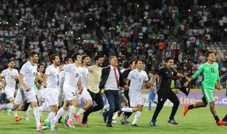   جشن صعود بازیکنان تیم ملی بعد از بازی با ازبکستان