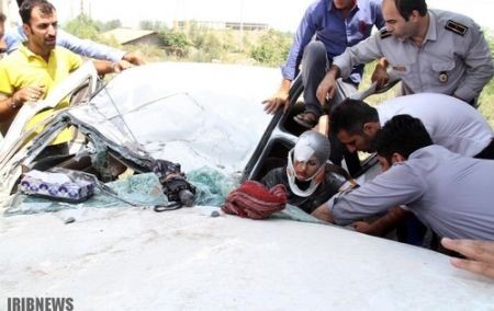  انحراف سمند در جاده هراز و برخورد شدید با یک مغازه ,