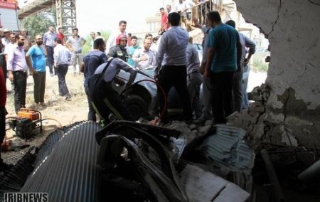  انحراف سمند در جاده هراز و برخورد شدید با یک مغازه ,