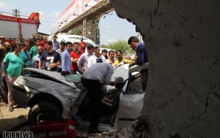  انحراف سمند در جاده هراز و برخورد شدید با یک مغازه ,