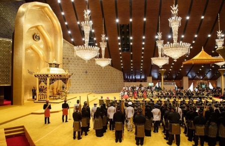    جشن طلایی پادشاه ثروتمند برونئی به مناسب پنجاهمین سال سلطنت  